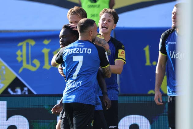 09.08.2026, Fussball, Herren, 3. Liga, Saison 2026 2027, 1. FC Saarbrücken - Rot-Weiss Essen, Torjubel zum 5:2, Torschütze: Kelsey Owusu (1. FC Saarbrücken) Saarbrücken Ludwigsparkstadion Saarland Deutschland (DEU) *** August 9, 2026, Soccer, Men s, 3rd Division, 2026–2027 Season, 1 FC Saarbrücken vs. Rot-Weiss Essen, goal celebration after the 5–2 goal, goal scorer Kelsey Owusu, 1 FC Saarbrücken, Saarbrücken, Ludwigsparkstadion, Saarland, Germany, DEU Copyright: xSebastianxBachx