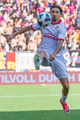 BASEL, SWITZERLAND - August 9: Marc Gutbub of Thun in action during the Swiss Super League 2026 27 match between FC Basel 1893 and FC Thun at St. Jakob-Park on August 9, 2026 in Basel, Switzerland. Basel Basel-Stadt Switzerland *** BASEL, SWITZERLAND, August 9 — Marc Gutbub of Thun in action during the 2026–27 Swiss Super League match between FC Basel 1893 and FC Thun at St. Jakob Park on August 9, 2026, in Basel, Switzerland (Basel, Basel-Stadt, Switzerland) Copyright: xJustPictures.ch PascalxvonxBürenx jp-en-EuSpIm-Pavo_Fotografie-07109-2