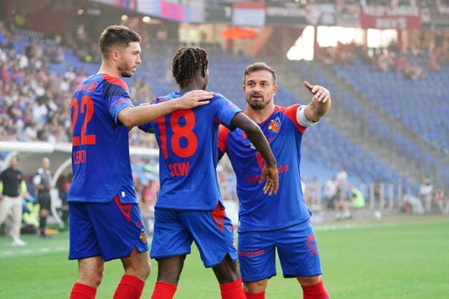 09.08.2026 Schweiz Fussball Herren Super League Saison 2026-2027 FC Basel - FC Thun 4:2 Bild ,Torjubel Leo Leroy,Asane Sow.Xherdan Shaqiri FC Basel Aktion *** August 9, 2026 Swiss Men s Soccer Super League 2026–2027 Season FC Basel vs. FC Thun 4–2 Photo: Leo Leroy, Asane Sow, and Xherdan Shaqiri celebrating a goal for FC Basel 