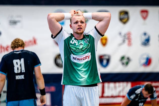 09.08.2026, xdobgx, Handball Heide-Cup 2026, TSV Hannover-Burgdorf - Handball Club Hamburg v.l. Justus Fischer (TSV Hannover-Burgdorf, 54) Reklamiert, beschwert sich, schimpft, complains Schneverdingen *** August 9, 2026, xdobgx, 2026 Heide Cup Handball Tournament, TSV Hannover Burgdorf vs. Handball Club Hamburg, l Justus Fischer (TSV Hannover Burgdorf), 54 Protests, complains, grumbles, Schneverdingen