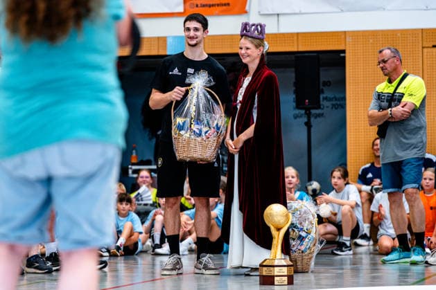 09.08.2026, xdobgx, Handball Heide-Cup 2026, TSV Hannover-Burgdorf - Handball Club Hamburg v.l. 6. Platz Provence Aix, Jaane Köster (Heidekönigin Schneverdingen) Schneverdingen *** August 9, 2026, xdobgx, 2026 Heide Cup Handball Tournament, TSV Hannover Burgdorf vs. Handball Club Hamburg, 6th place: Provence Aix, Jaane Köster, Heide Queen of Schneverdingen, Schneverdingen