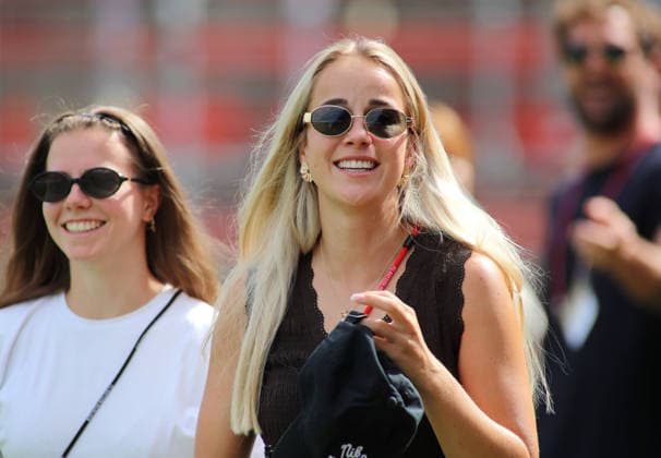 Fussball, Frauen, Saison 2026 2027, FC Bayern München - Paris FC, Freundschaftsspiel, Testspiel, Sportpark Unterhaching Giulia Gwinn (FC Bayern München) in Zivil, Kopfp, Oberkörper *** Soccer, Women, 2026–2027 Season, FC Bayern Munich vs. Paris FC, Friendly Match, Exhibition Match, Sportpark Unterhaching, Giulia Gwinn, FC Bayern Munich in street clothes, headshot, upper body