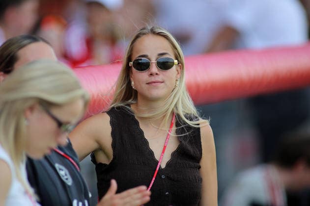 Fussball, Frauen, Saison 2026 2027, FC Bayern München - Paris FC, Freundschaftsspiel, Testspiel, Sportpark Unterhaching Giulia Gwinn (FC Bayern München) in Zivil, Kopfp, Oberkörper *** Soccer, Women, 2026–2027 Season, FC Bayern Munich vs. Paris FC, Friendly Match, Exhibition Match, Sportpark Unterhaching, Giulia Gwinn, FC Bayern Munich in street clothes, headshot, upper body