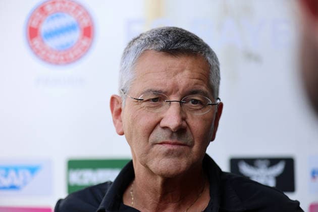 Fussball, Frauen, Saison 2026 2027, FC Bayern München - Paris FC, Freundschaftsspiel, Testspiel, Sportpark Unterhaching Herbert Hainer, Präsident (FC Bayern München) beim Interview ,Kopf, Portrait, Logo *** Soccer, Women, 2026–2027 Season, FC Bayern Munich vs. Paris FC, Friendly Match, Exhibition Match, Sportpark Unterhaching, Herbert Hainer, President of FC Bayern Munich, during an interview, Headshot, Portrait, Logo