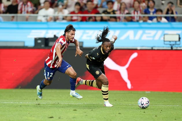 Man City vs Atletico de Madrid pre-season match in Seoul, South Korea Antoine Semenyo (R) of Manchester City FC dribbles the ball during a pre-season friendly soccer match between Manchester City FC and Atletico de Madrid at Seoul World Cup Stadium in Seoul, South Korea, on August 09, 2026. Seoul South Korea  Copyright: xMatrixxImages JungxUi-Chelx