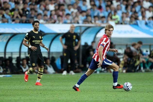 Man City vs Atletico de Madrid pre-season match in Seoul, South Korea Pablo Barrios (R) of Atletico de Madrid dribbles the ball during a pre-season friendly soccer match between Manchester City FC and Atletico de Madrid at Seoul World Cup Stadium in Seoul, South Korea, on August 09, 2026. Seoul South Korea  Copyright: xMatrixxImages JungxUi-Chelx