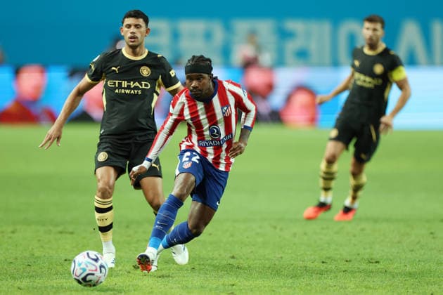 Man City vs Atletico de Madrid pre-season match in Seoul, South Korea Ademola Lookman (C) of Atletico de Madrid dribbles the ball during a pre-season friendly soccer match between Manchester City FC and Atletico de Madrid at Seoul World Cup Stadium in Seoul, South Korea, on August 09, 2026. Seoul South Korea  Copyright: xMatrixxImages JungxUi-Chelx