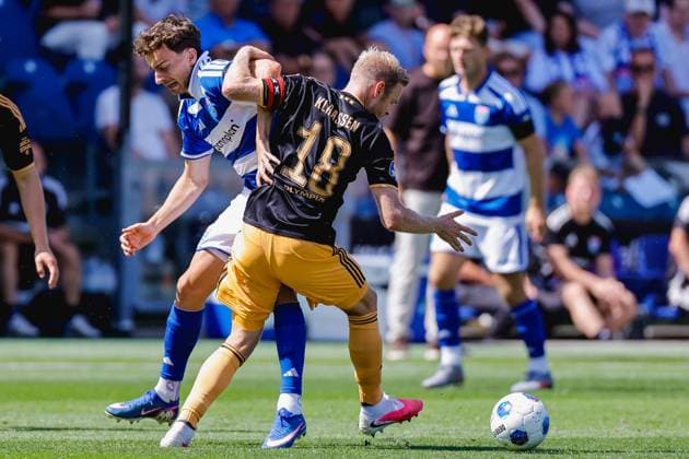 ZWOLLE , 09-08-2026 , MAC3park stadion , season 2026 2027 , Dutch Eredivisie football , match between PEC Zwolle and Ajax , picture shows PEC Zwolle player Tobias Sommer, Ajax player Davy Klaassen PEC - Ajax  x205587300x Copyright: