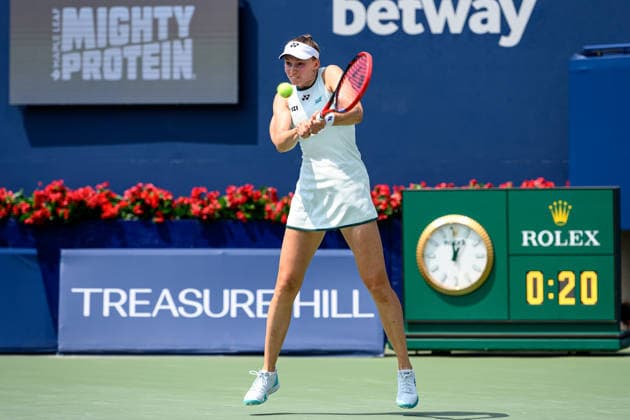 August 9, 2026, Toronto, Ontario, Canada: ELENA RYBAKINA of Kazakhstan serves the ball during her round-of-16 match against Liudmila Samsonova at the National Bank Open, part of the Hologic WTA, Tennis Damen Tour at Sobeys Stadium. Toronto Canada - ZUMAr228 20260809_znp_r228_006 Copyright: xVasiliyxRyabykhx
