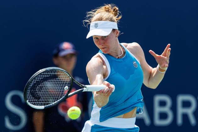 August 9, 2026, Toronto, On, Canada: Liudmila Samsonova returns the ball from Elena Rybakina of Kazakhstan during round of 16 National Bank Open tennis action in Toronto, on Sunday, Aug. 9, 2026. Canada News - August 9, 2026  - ZUMAc35_ 20260809_zaf_c35_009 Copyright: xKeitoxNewmanx