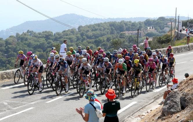 Tour de France féminin PHOTOPQR NICE MATIN Jean François Ottonello ; Nice ; 09 08 2026 ; Tour de Franvce Femmes - Etape 9 Nice-Nice, ici dans le du col d Eze - le peloton maillot jaune dans la premiere montee 9th and final stage of the fifth edition of the Women s Tour de France cycling race, 99.2 km from Nice to Nice, southeastern France on August 9, 2026. Nice France  Copyright: xPHOTOPQR NICExMATIN MAXPPPxJeanxFrançoisxOttonellox 20260809NIM7250 20260809NIM7250