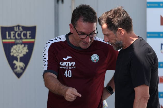 IPA87359957 - Esuebio Di Francesco (US Lecce manager) speaks with Alberto Colombo (SS Monopoli 1966 manager) during the US Lecce vs. SS Monopoli friendly soccer match in San Pietro in Lama (LE), Italy, on August 9, 2026  Copyright: xNicolaxMastronardi IPAxSportx xx 87359957