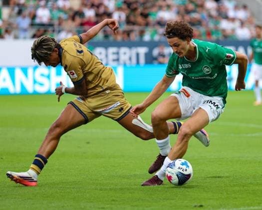 9. August 2026, Fussball, Brack Super League 2026 27, Runde 3, FC St. Gallen 1879 gegen FC Luzern, Berit Sitterstadion, St. Gallen, Schweiz Leon Frokaj (20, FC St. Gallen 1879, re.) im Zweikampf mit Lucas Manuel Silva Ferreira (10, FC Luzern) Photo: Urs Ottiger *** August 9, 2026, Soccer, Brack Super League 2026–27, Round 3, FC St. Gallen 1879 vs. FC Lucerne, Berit Sitter Stadium, St. Gallen, Switzerland: Leon Frokaj (20), FC St. Gallen 1879, on the right in a tackle with Lucas Manuel Silva Ferreira (10), FC Lucerne. Photo by Urs Ottiger
