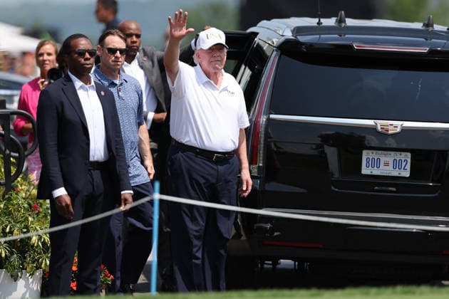 BEDMINSTER, NJ - AUGUST 09: President Donald Trump waves to fans on his golf course at Bedminster during the forth round of LIV Golf New York on August 9, 2026 at Trump National Golf Club in Bedminster, New Jersey. (Photo by Andrew Mordzynski Icon Sportswire) GOLF: AUG 09 LIV Golf New York EDITORIAL USE ONLY Icon2608098173336