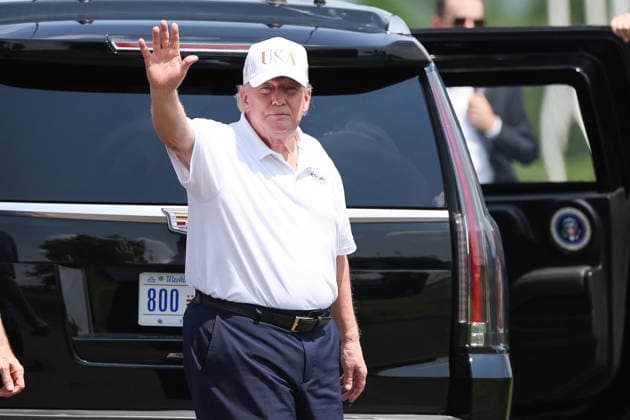 BEDMINSTER, NJ - AUGUST 09: President Donald Trump waves to fans on his golf course at Bedminster during the forth round of LIV Golf New York on August 9, 2026 at Trump National Golf Club in Bedminster, New Jersey. (Photo by Andrew Mordzynski Icon Sportswire) GOLF: AUG 09 LIV Golf New York EDITORIAL USE ONLY Icon2608098173338