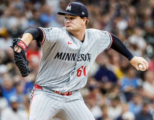 Minnesota Twins starting pitcher Connor Prielipp throws in the first inning of the MLB, Baseball Herren, USA game between the Minnesota Twins and the Milwaukee Brewers at American Family Field in Milwaukee, Wisconsin on Sunday, August 9, 2026.  MIL20260809803 TANNENxMAURY