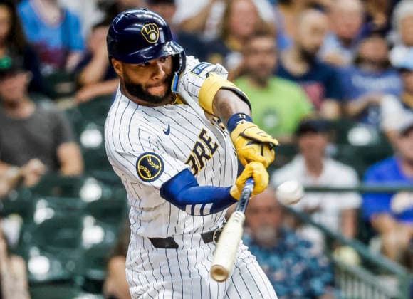 Milwaukee Brewers left fielder Jackson Chourio hits a home run in the first inning of the MLB, Baseball Herren, USA game between the Minnesota Twins and the Milwaukee Brewers at American Family Field in Milwaukee, Wisconsin on Sunday, August 9, 2026.  MIL20260809804 TANNENxMAURY