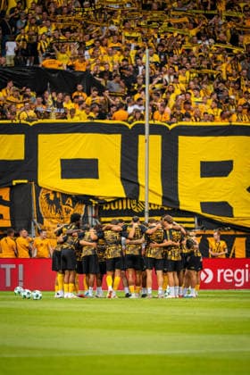 Die Mannschaft vor den Fans Fanklubs Alemannia Aachen vs. SC Verl, Fussball, 3. Liga, 1. Spieltag, Saison 2026 2027, 09.08.2026 DFB REGULATIONS PROHIBIT ANY USE OF PHOTOGRAPHS AS IMAGE SEQUENCES AND OR QUASI-VIDEO Alemannia Aachen vs. SC Verl, Fussball, 3. Liga, 1. Spieltag, Saison 2026 2027, 09.08.2026 Aachen *** The team in front of the fans: Alemannia Aachen vs. SC Verl fan clubs, soccer, 3rd Division, Matchday 1, 2026–2027 season, August 9, 2026 DFB regulations prohibit any use of photographs as image sequences and or quasi-video Alemannia Aachen vs. SC Verl, soccer, 3rd Division, Matchday 1, 2026–2027 season, August 9, 2026, Aachen Copyright: xEibner-Pressefoto J.xDerondeaux EP_JDU