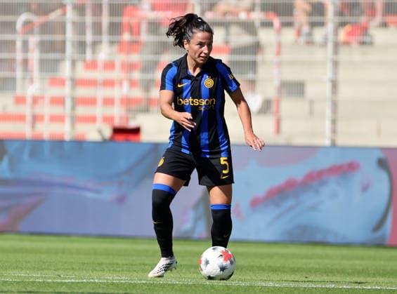 Ivana Andres am Ball Einzelbild Freisteller Aktion Fußball Fussball Testspiel Frauen Damen Bundesliga Saison 2026 2027 09.08.2026 1.FC Union Berlin FCU vs Inter Mailand DFL regulations prohibit any use of photographs as image sequences and or quasi-video *** Ivana Andres with the ball, single frame, cutout, action, sports, soccer, women s soccer, friendly match, Women s Bundesliga, 2026–2027 season, September 8, 2026, 1. FC Union Berlin (FCU) vs. Inter Milan. DFL regulations prohibit any use of photographs as image sequences and or quasi-video.