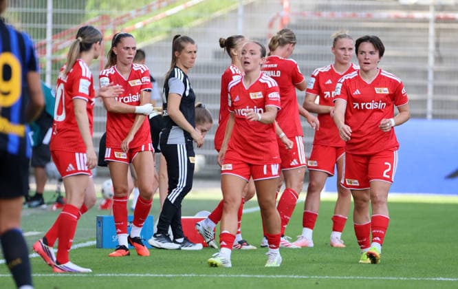 Eileen Campbell, Jill Janssens, Trainerin Marie Louise Eta, Lisa Heiseler, Tomke Schneider nach Trinkpause Fußball Fussball Testspiel Frauen Damen Bundesliga Saison 2026 2027 09.08.2026 1.FC Union Berlin FCU vs Inter Mailand DFL regulations prohibit any use of photographs as image sequences and or quasi-video *** Eileen Campbell, Jill Janssens, Coach Marie Louise Eta, Lisa Heiseler, Tomke Schneider after a water break: Soccer, Women’s Bundesliga, 2026–2027 season, September 8, 2026, 1. FC Union Berlin (FCU) vs. Inter Milan. DFL regulations prohibit any use of photographs as image sequences and or quasi-video.