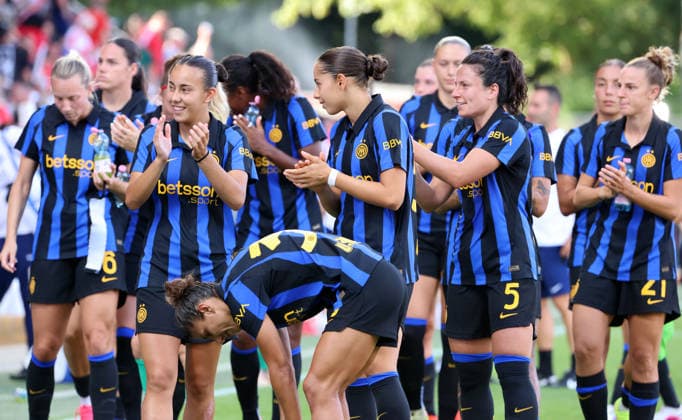Inter Mailands Frauen klatschten zu den Fans Fußball Fussball Testspiel Frauen Damen Bundesliga Saison 2026 2027 09.08.2026 1.FC Union Berlin FCU vs Inter Mailand DFL regulations prohibit any use of photographs as image sequences and or quasi-video *** Inter Milan s women s team clapped for the fans. Sports, Soccer, Women s Soccer, Friendly Match, Women s Bundesliga, 2026–2027 Season, September 8, 2026, 1. FC Union Berlin (FCU) vs. Inter Milan. DFL regulations prohibit any use of photographs as image sequences and or quasi-video.