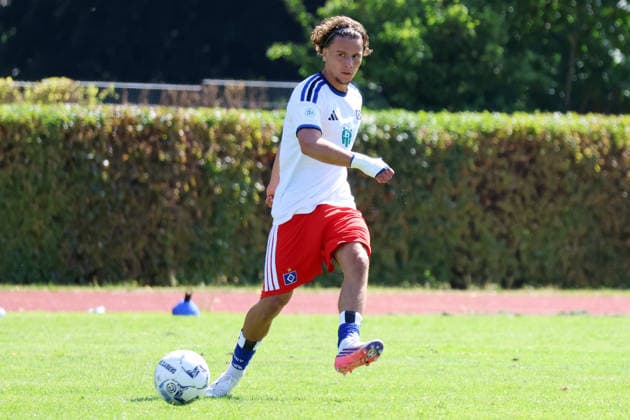 Fußball, U19, FC St. Pauli - Hamburger SV U19 DFB-Nachwuchsliga - Vorrunde Gruppe A FC St.Pauli - Hsamburger SV im Hammer Park Stadion Liam Akyildiz (HSV) *** U19 DFB Youth League Preliminary Round, Group A: FC St. Pauli vs. Hsamburger SV at Hammer Park Stadium; Liam Akyildiz (HSV)
