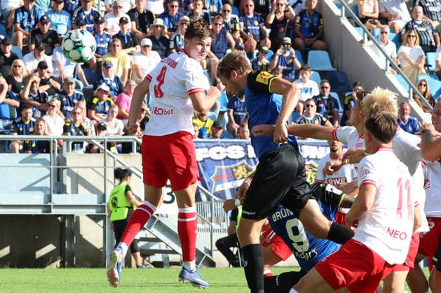 09.08.2026, xrekx, Fussball 3.Liga, 1.FC Saarbruecken - Rot-Weiss Essen v.l. Siemen Voet (1. FC Saarbruecken) erzielt das Tor, Treffer, scores the goal zum 4:2 (DFL DFB REGULATIONS PROHIBIT ANY USE OF PHOTOGRAPHS as IMAGE SEQUENCES and or QUASI-VIDEO) Saarbruecken *** August 9, 2026, xrekx, Soccer 3rd Division, 1. FC Saarbrücken vs. Rot-Weiß Essen v. l. Siemen Voet 1. FC Saarbrücken scores the goal, goal, scores the goal to make it 4–2. DFL and DFB regulations prohibit any use of photographs as image sequences and or quasi-video. Saarbrücken