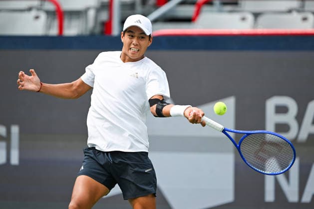 MONTREAL, QC - AUGUST 09: Learner Tien (USA) returns the ball during a fourth round match at National Bank Open on August 09, 2026 at IGA Stadium in Montreal, QC (Photo by David Kirouac Icon Sportswire) TENNIS: AUG 09 National Bank Open EDITORIAL USE ONLY Icon26080903126