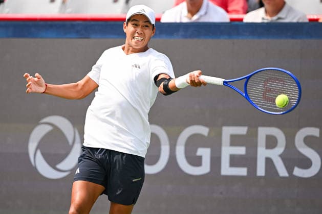 MONTREAL, QC - AUGUST 09: Learner Tien (USA) returns the ball during a fourth round match at National Bank Open on August 09, 2026 at IGA Stadium in Montreal, QC (Photo by David Kirouac Icon Sportswire) TENNIS: AUG 09 National Bank Open EDITORIAL USE ONLY Icon26080903226