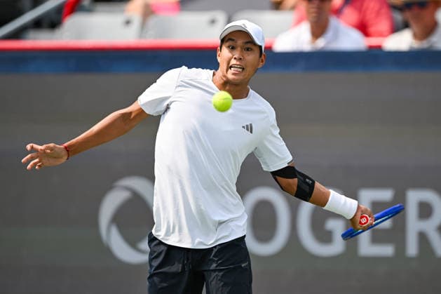 MONTREAL, QC - AUGUST 09: Learner Tien (USA) returns the ball during a fourth round match at National Bank Open on August 09, 2026 at IGA Stadium in Montreal, QC (Photo by David Kirouac Icon Sportswire) TENNIS: AUG 09 National Bank Open EDITORIAL USE ONLY Icon26080903426