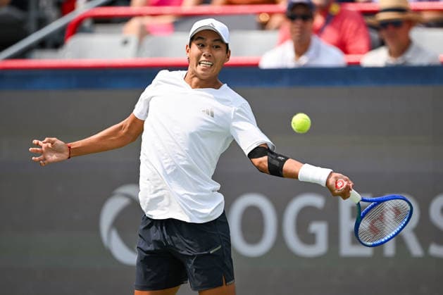 MONTREAL, QC - AUGUST 09: Learner Tien (USA) returns the ball during a fourth round match at National Bank Open on August 09, 2026 at IGA Stadium in Montreal, QC (Photo by David Kirouac Icon Sportswire) TENNIS: AUG 09 National Bank Open EDITORIAL USE ONLY Icon26080903526