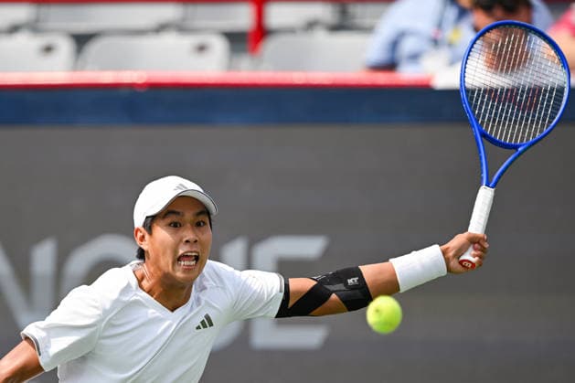 MONTREAL, QC - AUGUST 09: Learner Tien (USA) returns the ball during a fourth round match at National Bank Open on August 09, 2026 at IGA Stadium in Montreal, QC (Photo by David Kirouac Icon Sportswire) TENNIS: AUG 09 National Bank Open EDITORIAL USE ONLY Icon26080903626