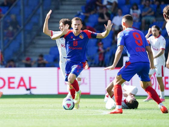 09.08.2026 Schweiz Fussball Herren Super League Saison 2026-2027 FC Basel - FC Thun 4:2 Bild , Becir Omeragic Aktion Einzelbild *** August 9, 2026 Swiss Men s Soccer Super League 2026–2027 Season FC Basel vs. FC Thun 4–2 Photo, Becir Omeragic in action (single frame) 