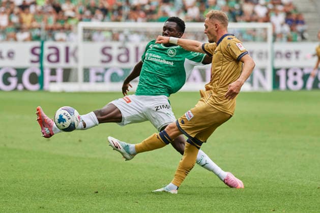 Brack Super League 2026 2027 FC St. Gallen 1879 vs. FC Luzern, St. Gallen, Schweiz St. Gallen, Schweiz, 9. August 2026. Andrejs Ciganiks und Enoch Owusu während des Brack Super League Spiels FC St. Gallen 1879 gegen FC Luzern in St. Gallen. *** Brack Super League 2026–2027: FC St. Gallen 1879 vs. FC Lucerne, St. Gallen, Switzerland St. Gallen, Switzerland, August 9, 2026 Andrejs Ciganiks and Enoch Owusu during the Brack Super League match between FC St. Gallen 1879 and FC Lucerne in St. Gallen