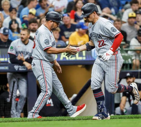 Minnesota Twins third baseman Brooks Lee (R) celebrates with Minnesota Twins third base coach Ramon Borrego after hitting a home run in the fifth inning of the MLB, Baseball Herren, USA game between the Minnesota Twins and the Milwaukee Brewers at American Family Field in Milwaukee, Wisconsin on Sunday, August 9, 2026.  MIL20260809814 TANNENxMAURY