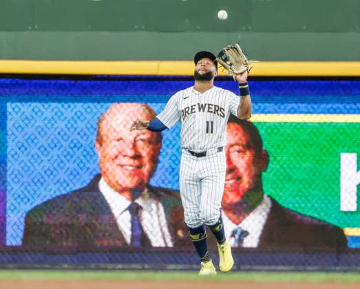 Milwaukee Brewers left fielder Jackson Chourio catches a fly ball hit bt Minnesota Twins left fielder Trevor Larnach in the fifth inning of the MLB, Baseball Herren, USA game between the Minnesota Twins and the Milwaukee Brewers at American Family Field in Milwaukee, Wisconsin on Sunday, August 9, 2026.  MIL20260809818 TANNENxMAURY