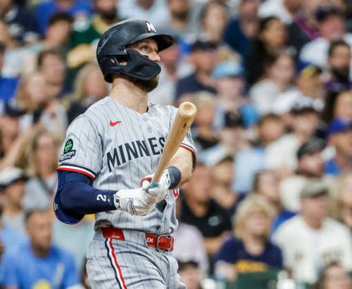 Minnesota Twins second baseman Kody Clemens hits a two RBI home run in the sixth inning of the MLB, Baseball Herren, USA game between the Minnesota Twins and the Milwaukee Brewers at American Family Field in Milwaukee, Wisconsin on Sunday, August 9, 2026.  MIL20260809820 TANNENxMAURY