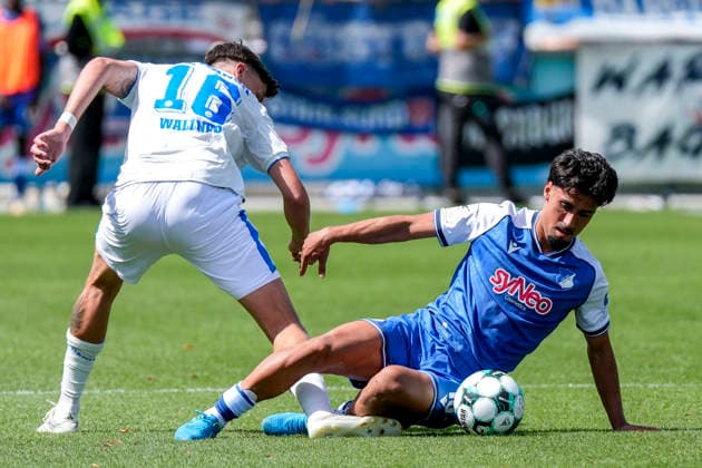 v.li.: Lukas Wallner (Rostock, 16), Yasin Zor (TSG II, 10), Zweikampf, Spielszene, Duell, duel, tackle, tackling, Dynamik, Action, Aktion, 09.08.2026, Sinsheim (Deutschland), Fussball, 3. Liga, TSG 1899 Hoffenheim II - Hansa Rostock, DFB DFL REGULATIONS PROHIBIT ANY USE OF PHOTOGRAPHS AS IMAGE SEQUENCES AND OR QUASI-VIDEO. *** From left: Lukas Wallner (Rostock), 16; Yasin Zor (TSG II), 10; tackle, game scene, duel, tackle, tackling, dynamism, action, 09 08 2026, Sinsheim, Germany, soccer, 3rd Division, TSG 1899 Hoffenheim II vs. Hansa Rostock, DFB and DFL regulations prohibit any use of photographs as image sequences and or quasi-video xozx