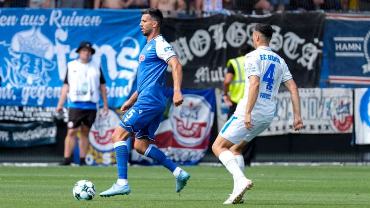 v.li.: Klaus Gjasula (TSG II, 5), Kenan Fatkic (Rostock, 4), Aktion, Action, Spielszene, 09.08.2026, Sinsheim (Deutschland), Fussball, 3. Liga, TSG 1899 Hoffenheim II - Hansa Rostock, DFB DFL REGULATIONS PROHIBIT ANY USE OF PHOTOGRAPHS AS IMAGE SEQUENCES AND OR QUASI-VIDEO. *** From left: Klaus Gjasula (TSG II), 5, Kenan Fatkic (Rostock), 4, Action, Game scene, August 9, 2026, Sinsheim, Germany, soccer, 3rd Division, TSG 1899 Hoffenheim II vs. Hansa Rostock, DFB and DFL regulations prohibit any use of photographs as image sequences and or quasi-video xozx