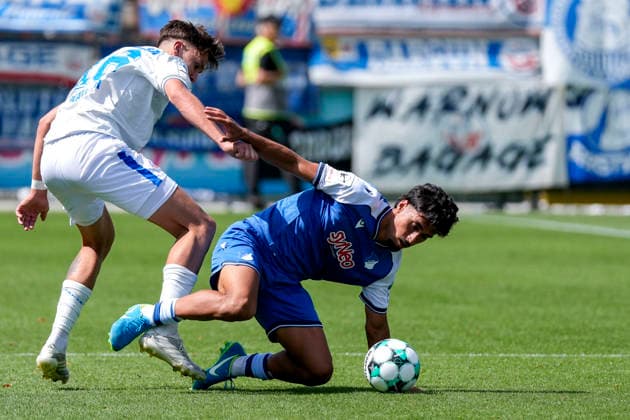 v.li.: Lukas Wallner (Rostock, 16), Yasin Zor (TSG II, 10), Zweikampf, Spielszene, Duell, duel, tackle, tackling, Dynamik, Action, Aktion, 09.08.2026, Sinsheim (Deutschland), Fussball, 3. Liga, TSG 1899 Hoffenheim II - Hansa Rostock, DFB DFL REGULATIONS PROHIBIT ANY USE OF PHOTOGRAPHS AS IMAGE SEQUENCES AND OR QUASI-VIDEO. *** From left: Lukas Wallner (Rostock), 16; Yasin Zor (TSG II), 10; tackle, game scene, duel, tackle, tackling, dynamism, action, 09 08 2026, Sinsheim, Germany, soccer, 3rd Division, TSG 1899 Hoffenheim II vs. Hansa Rostock, DFB and DFL regulations prohibit any use of photographs as image sequences and or quasi-video xozx