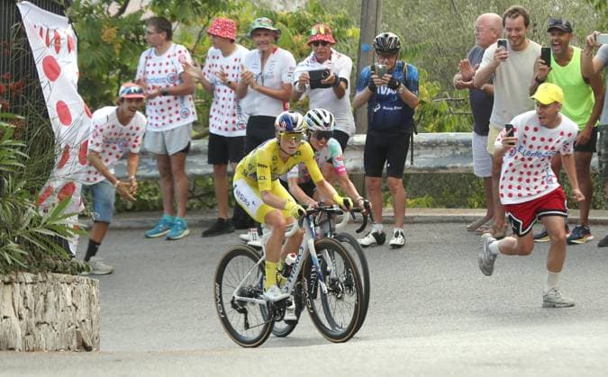 Tour de France féminin PHOTOPQR NICE MATIN Jean François Ottonello ; Nice ; 09 08 2026 ; Tour de France Femmes - Etape 9 Nice-Nice, ici dans le Vinaigrier, 4e montee du col d Eze avec Demi Vollering, maillot jaune, et Katarzyna Niewiadoma 9th and final stage of the fifth edition of the Women s Tour de France cycling race, 99.2 km from Nice to Nice, southeastern France on August 9, 2026. Nice France  Copyright: xPHOTOPQR NICExMATIN MAXPPPxJeanxFrançoisxOttonellox 20260809NIM7227 0863666845st