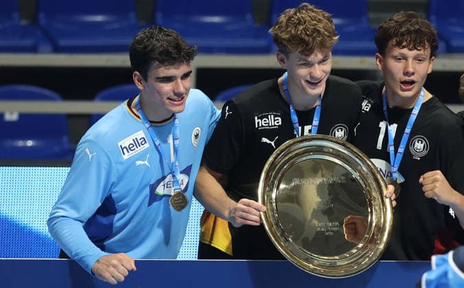 09.08.2026 Belgrade Germany-Slovenia European U18 men s handball championship final tournament final match Tobias Dengler,Julius Eisend,Vincent Faciejew Germany celebrate Euro champion plate :