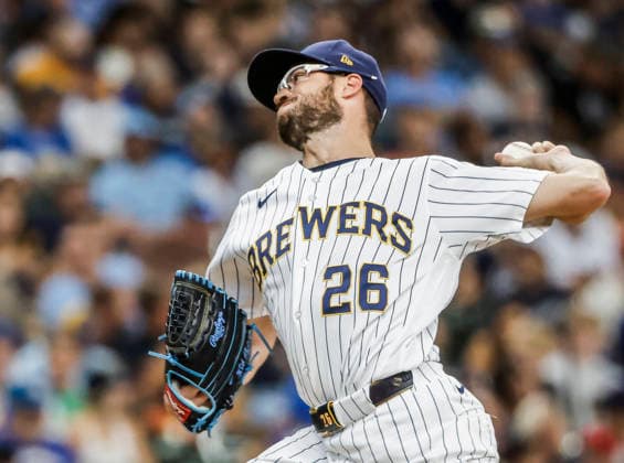 Milwaukee Brewers relief pitcher Aaron Ashby throws in the seventh inning of the MLB, Baseball Herren, USA game between the Minnesota Twins and the Milwaukee Brewers at American Family Field in Milwaukee, Wisconsin on Sunday, August 9, 2026.  MIL20260809825 TANNENxMAURY