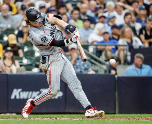 Minnesota Twins center fielder Luke Keaschall hits a single to reach second base on a throwing error in the seventh inning of the MLB, Baseball Herren, USA game between the Minnesota Twins and the Milwaukee Brewers at American Family Field in Milwaukee, Wisconsin on Sunday, August 9, 2026.  MIL20260809826 TANNENxMAURY