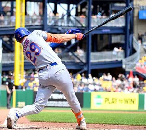 New York Mets first baseman Jared Young (29) triples in third inning against the Pittsburgh Pirates at PNC Park on Sunday, August 9, 2026 in Pittsburgh.  PIT2026080912 ArchiexCarpenter