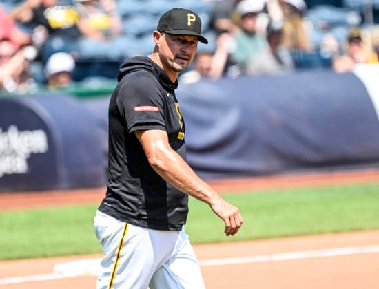 Pittsburgh Pirates Manager Don Kelly walks to the pitching mound to change pitchers in the fourth inning of the game against the New York Mets at PNC Park on Sunday, August 9, 2026 in Pittsburgh.  PIT2026080913 ArchiexCarpenter
