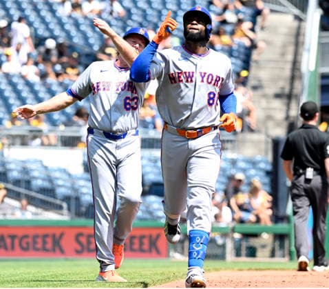 New York Mets center fielder Luis Robert Jr. (88) rounds third base after hitting a two run homer in the third inning against the Pittsburgh Pirates at PNC Park on Sunday, August 9, 2026 in Pittsburgh.  PIT2026080916 ArchiexCarpenter