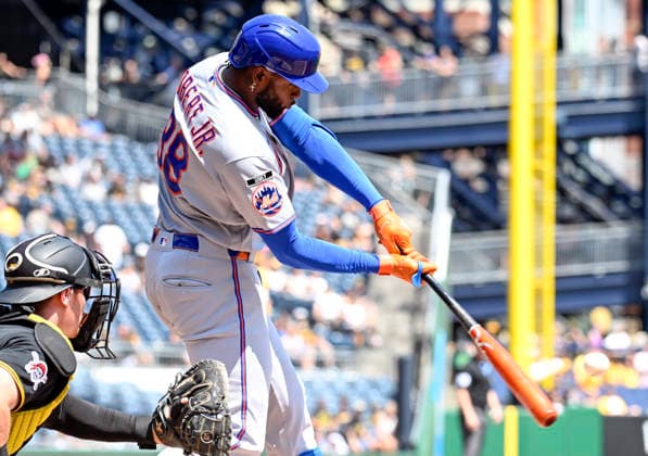 New York Mets center fielder Luis Robert Jr. (88) hits a two run homer in the third inning against the Pittsburgh Pirates at PNC Park on Sunday, August 9, 2026 in Pittsburgh.  PIT2026080910 ArchiexCarpenter