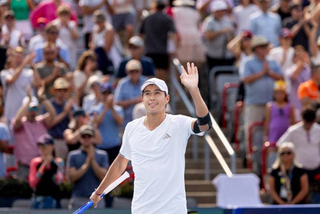 August 9, 2026, Montreal, Quebec, Canada: LEARNER TIEN (12) from USA salute crowd after win over Thiago Agustin Tirante from Argentina in round of 16 at Canadian Open at IGA stadium in Montreal, Quebec, Canada on 2026-08-09 Montreal Canada - ZUMAl189 20260809_zsp_l189_086 Copyright: xYannickxLegarex