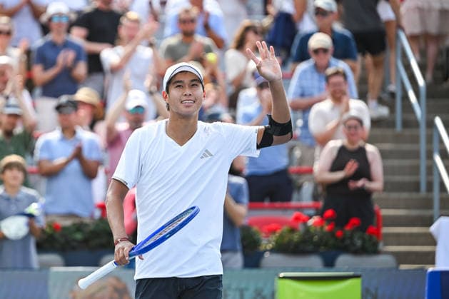 MONTREAL, QC - AUGUST 09: Learner Tien (USA) salutes the crowd after winning his fourth round match at National Bank Open on August 09, 2026 at IGA Stadium in Montreal, QC (Photo by David Kirouac Icon Sportswire) TENNIS: AUG 09 National Bank Open EDITORIAL USE ONLY Icon26080905826